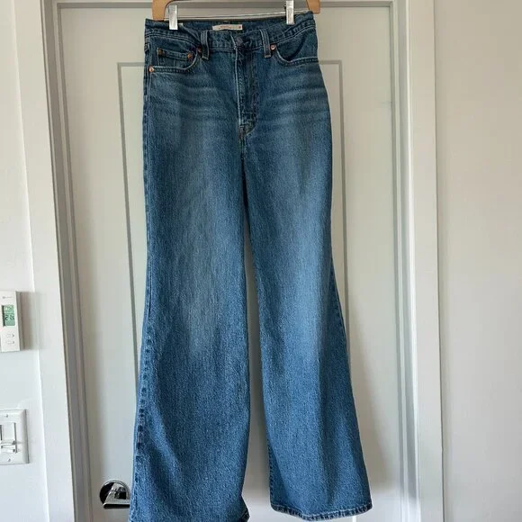 Levi's Ribcage Bell Jeans - Picture 6 of 8